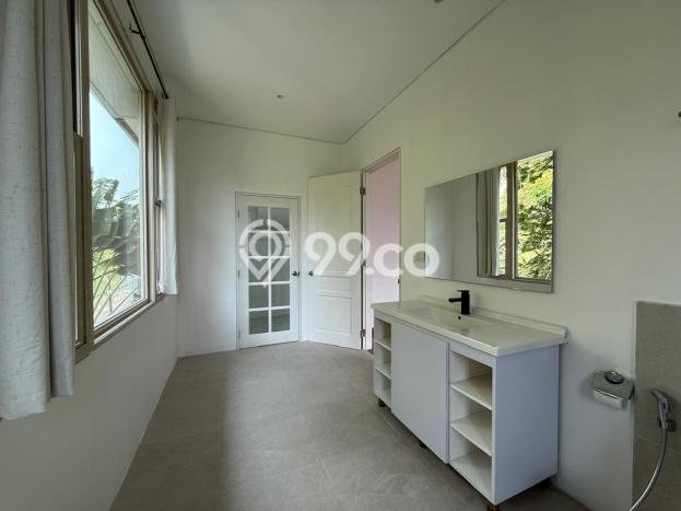 Sewa Rumah Strategis LT 400m2 / LB 800m2 di SCBD, Jakarta Selatan Sewa Rumah Strategis LT 400m2 / LB 800m2 di SCBD, Jakarta Selatan