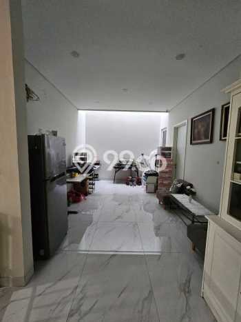 Rumah Elit Modern Tanpa Renovasi di Green Lake City Jakarta Barat Rumah Elit Modern Tanpa Renovasi di Green Lake City Jakarta Barat
