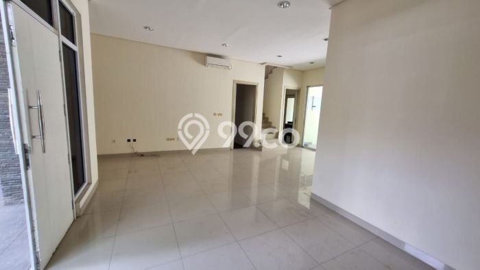 Rumah Mewah LT 250m² / LB 211m² di Kawasan Asri Green Lake City, Jakarta Barat Rumah Mewah LT 250m² / LB 211m² di Kawasan Asri Green Lake City, Jakarta Barat