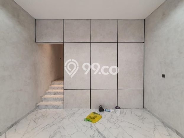 LOKASI PREMIUM! Ruko di Puri Indah, Luas 150m², Area Komersial LOKASI PREMIUM! Ruko di Puri Indah, Luas 150m², Area Komersial
