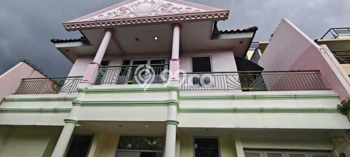 For Sale! Luxury House LT 300m2 Desain Elegan di Tomang For Sale! Luxury House LT 300m2 Desain Elegan di Tomang