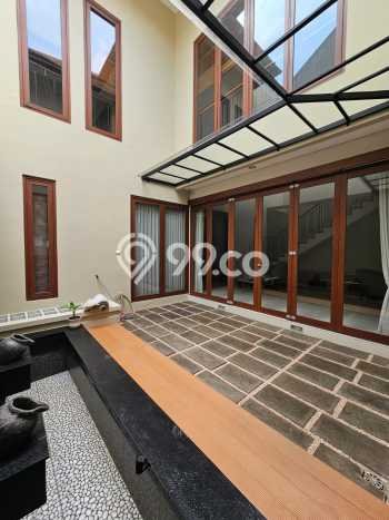 PENAWARAN TERBAIK! Rumah Strategis di , Luas 303m2m² Bangunan 500m2m² PENAWARAN TERBAIK! Rumah Strategis di , Luas 303m2m² Bangunan 500m2m²
