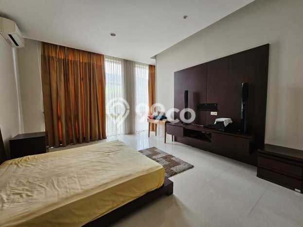 PENAWARAN TERBAIK! Rumah Strategis di , Luas 303m2m² Bangunan 500m2m² PENAWARAN TERBAIK! Rumah Strategis di , Luas 303m2m² Bangunan 500m2m²