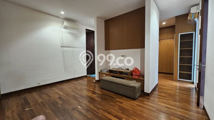 Rumah kawasan Cinere, Depok, LT 450m2m² Bangunan 696m2m² Rumah kawasan Cinere, Depok, LT 450m2m² Bangunan 696m2m²