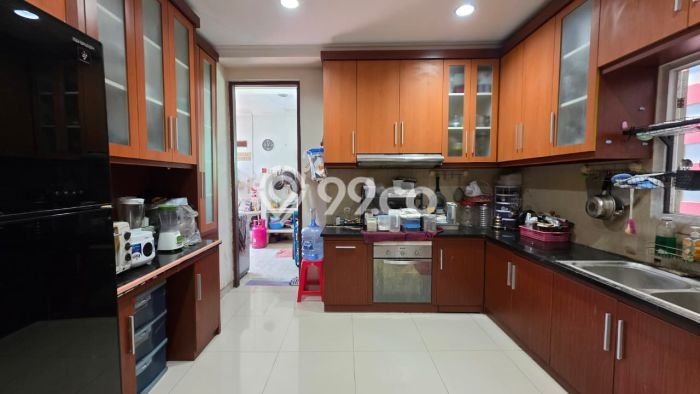 Rumah Elit LB 180m2 Siap Huni Desain Elegan di Gandul, Depok Rumah Elit LB 180m2 Siap Huni Desain Elegan di Gandul, Depok