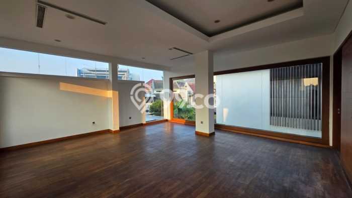 For Sale! Luxury House LT 489m2 Desain Elegan di Pondok Indah For Sale! Luxury House LT 489m2 Desain Elegan di Pondok Indah