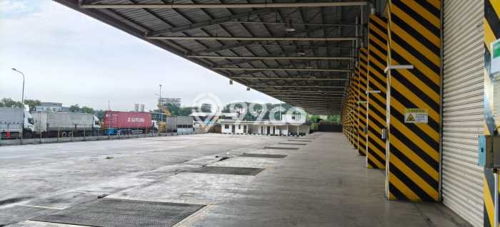 Unit Gudang Disewa Lokasi Cakung, Jakarta Timur Spesifikasi Luas Bangunan 10650m2 Unit Gudang Disewa Lokasi Cakung, Jakarta Timur Spesifikasi Luas Bangunan 10650m2