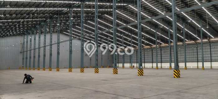 Unit Gudang Disewa Lokasi Cakung, Jakarta Timur Spesifikasi Luas Bangunan 10650m2 Unit Gudang Disewa Lokasi Cakung, Jakarta Timur Spesifikasi Luas Bangunan 10650m2