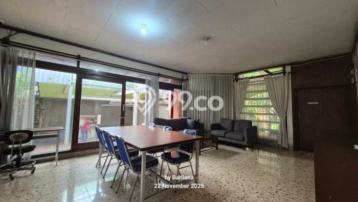 Hunian Mewah LB 800m2 Siap Huni Desain Elegan di Ciumbuleuit, Bandung Hunian Mewah LB 800m2 Siap Huni Desain Elegan di Ciumbuleuit, Bandung