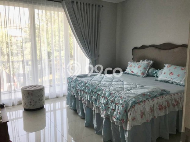 Rumah Nyaman di Summarecon Bekasi, Bekasi, LT 245m² Bangunan 400m² Rumah Nyaman di Summarecon Bekasi, Bekasi, LT 245m² Bangunan 400m²