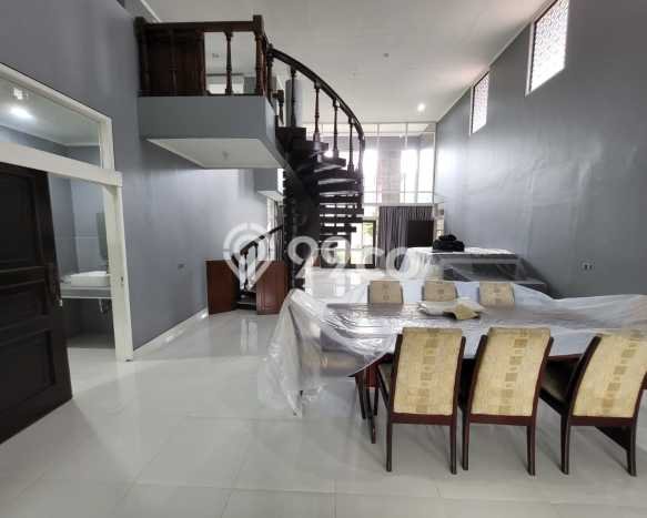 Rumah sewa siap pakai 4 Kamar Tidur di Setra Sari, Bandung Rumah sewa siap pakai 4 Kamar Tidur di Setra Sari, Bandung