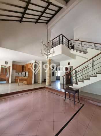 Sewa Rumah Murah di Setra Duta Bandung Punya 4 Kamar Tidur Sewa Rumah Murah di Setra Duta Bandung Punya 4 Kamar Tidur