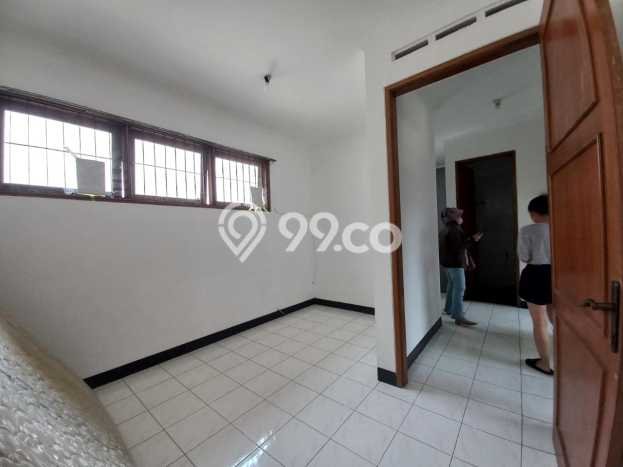 Rumah Asri area Setra Duta, 3 KM, Area Tenang, Luas 144m² Bangunan 200m² Rumah Asri area Setra Duta, 3 KM, Area Tenang, Luas 144m² Bangunan 200m²