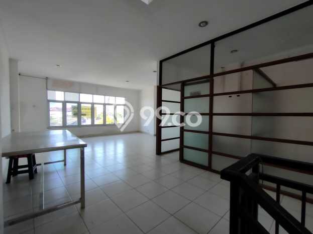 Ruko Siap Pakai di Antapani, Luas 300m², Lokasi Komersial, Akses Mudah Ruko Siap Pakai di Antapani, Luas 300m², Lokasi Komersial, Akses Mudah
