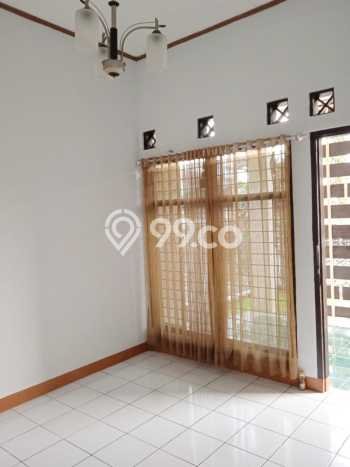 Rumah Asri area Dago, 4 KT, Lingkungan Strategis, Luas 300m² LB 250m² Rumah Asri area Dago, 4 KT, Lingkungan Strategis, Luas 300m² LB 250m²