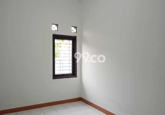Rumah Asri area Dago, 4 KT, Lingkungan Strategis, Luas 300m² LB 250m² Rumah Asri area Dago, 4 KT, Lingkungan Strategis, Luas 300m² LB 250m²