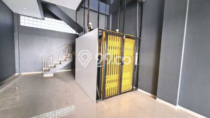 For Rent Ruko Premium Kawasan Holis Cigondewah, Luas 300m², Area Strategis For Rent Ruko Premium Kawasan Holis Cigondewah, Luas 300m², Area Strategis