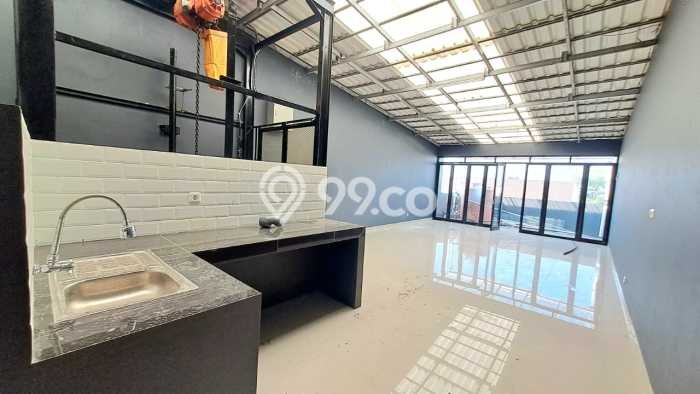 For Rent Ruko Premium Kawasan Holis Cigondewah, Luas 300m², Area Strategis For Rent Ruko Premium Kawasan Holis Cigondewah, Luas 300m², Area Strategis