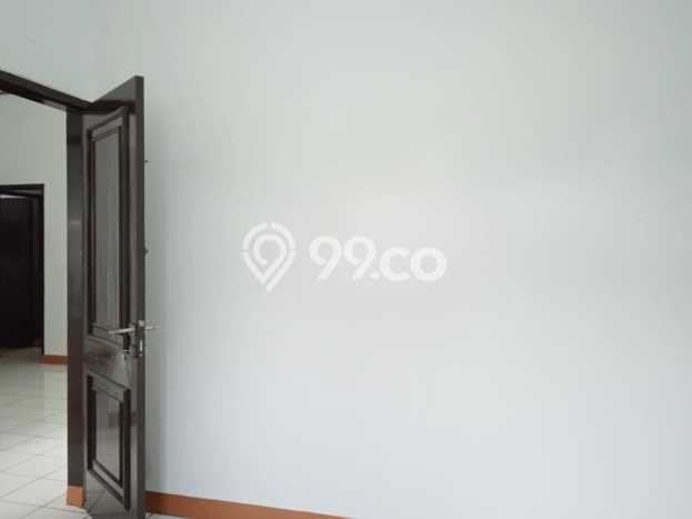 Rumah Asri area Dago, 4 KT, Lingkungan Strategis, Luas 300m² LB 250m² Rumah Asri area Dago, 4 KT, Lingkungan Strategis, Luas 300m² LB 250m²