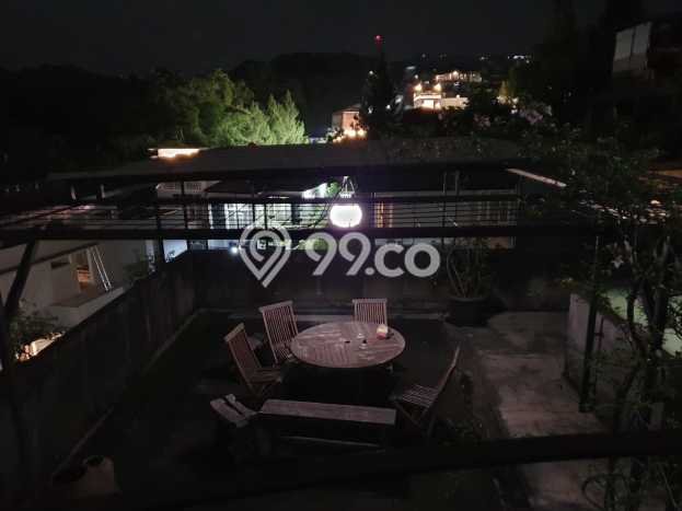 Hunian Mewah LB 520m2 Siap Pakai Desain Elegan di Cikutra, Bandung Hunian Mewah LB 520m2 Siap Pakai Desain Elegan di Cikutra, Bandung