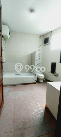 Rumah Strategis , Tangerang Selatan, Luas 450m2m² Bangunan 450m2m² Rumah Strategis , Tangerang Selatan, Luas 450m2m² Bangunan 450m2m²