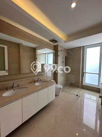 Ready to Use! Luxury House LT 381m2 Desain Modern di Kemang Ready to Use! Luxury House LT 381m2 Desain Modern di Kemang