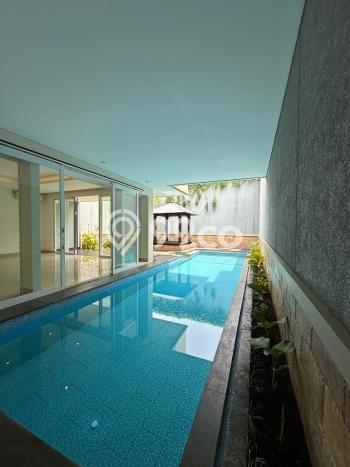 Ready to Use! Luxury House LT 381m2 Desain Modern di Kemang Ready to Use! Luxury House LT 381m2 Desain Modern di Kemang