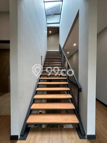 Rumah Luxury Modern Siap Huni di BSD Delatinos Tangerang Rumah Luxury Modern Siap Huni di BSD Delatinos Tangerang