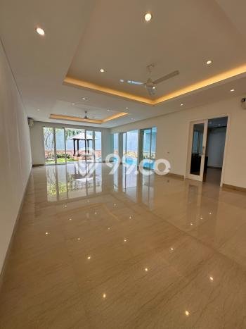 Ready to Use! Luxury House LT 381m2 Desain Modern di Kemang Ready to Use! Luxury House LT 381m2 Desain Modern di Kemang