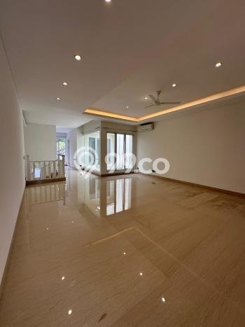 Ready to Use! Luxury House LT 381m2 Desain Modern di Kemang Ready to Use! Luxury House LT 381m2 Desain Modern di Kemang