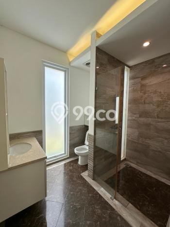 Ready to Use! Luxury House LT 381m2 Desain Modern di Kemang Ready to Use! Luxury House LT 381m2 Desain Modern di Kemang