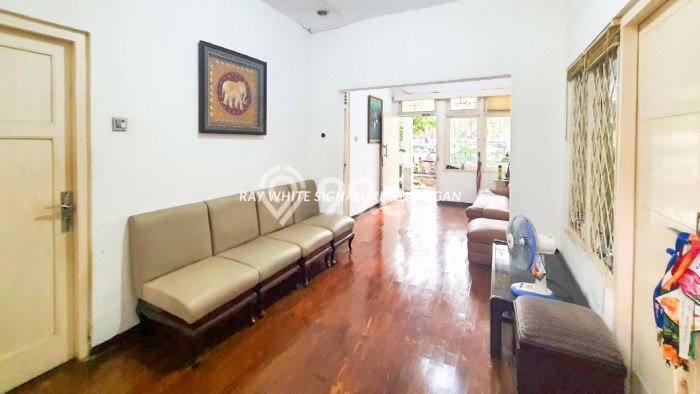 Rumah Eksklusif Siap Huni LT 244m2 di Kebayoran Baru, Jakarta Selatan Rumah Eksklusif Siap Huni LT 244m2 di Kebayoran Baru, Jakarta Selatan