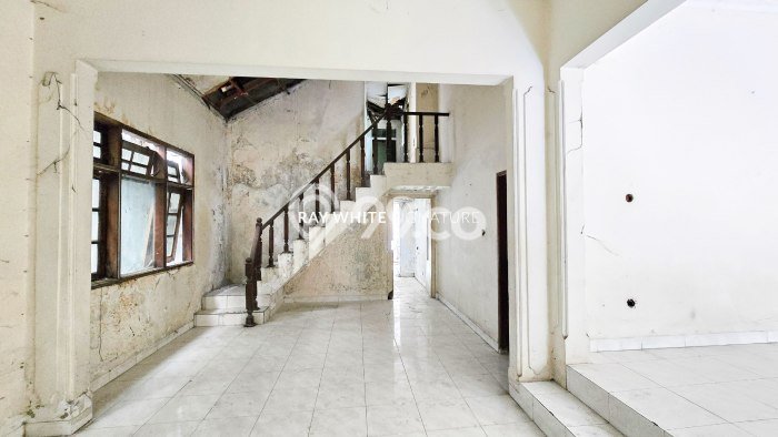 Rumah LT 238m² / LB 200m² Dekat Rumah Sakit di Simprug, Jakarta Selatan Rumah LT 238m² / LB 200m² Dekat Rumah Sakit di Simprug, Jakarta Selatan