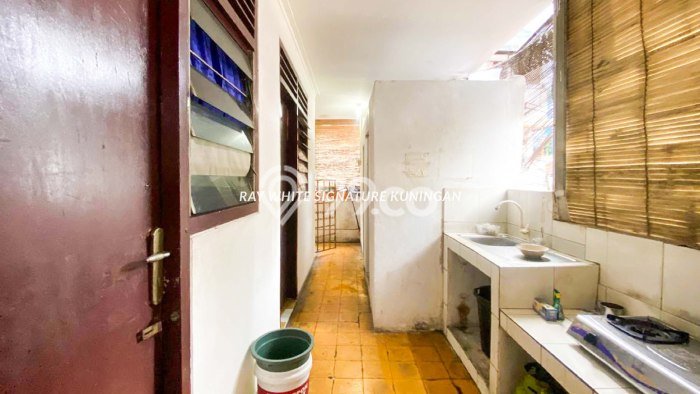 Dijual Rumah Kost di Setiabudi, Jakarta Selatan, 8 KT, 4 KM, Bangunan 250m2 Dijual Rumah Kost di Setiabudi, Jakarta Selatan, 8 KT, 4 KM, Bangunan 250m2