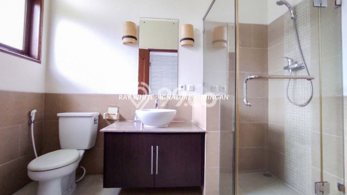 Hunian Elit LB 12211m2 Siap Huni Desain Elegan di TB Simatupang, Jakarta Selatan Hunian Elit LB 12211m2 Siap Huni Desain Elegan di TB Simatupang, Jakarta Selatan