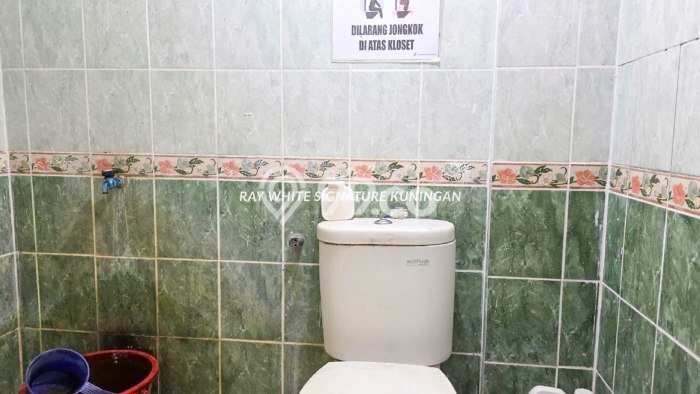 Ruko Dijual di Jakarta Selatan LT 135m2 & LB 168m2 Lokasi Terbaik! Ruko Dijual di Jakarta Selatan LT 135m2 & LB 168m2 Lokasi Terbaik!