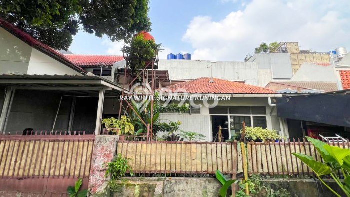 Hunian Mewah Dijual LT 210m2 di Kebayoran Baru, Jakarta Selatan Hunian Mewah Dijual LT 210m2 di Kebayoran Baru, Jakarta Selatan