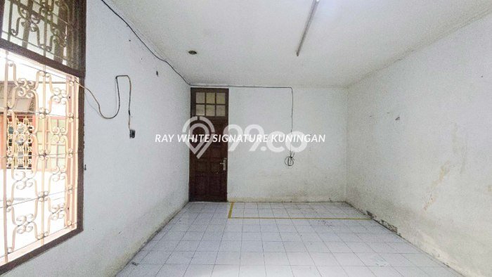 Dijual Rumah Luas Elegan Dengan View Cantik di Pejompongan, Jakarta Pusat Dijual Rumah Luas Elegan Dengan View Cantik di Pejompongan, Jakarta Pusat