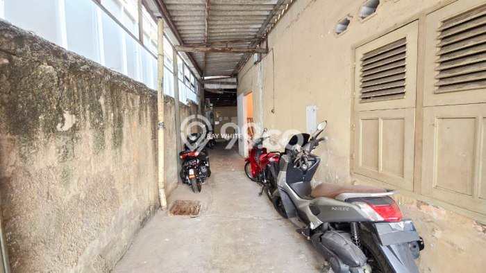Hunian Mewah LB 800m2 Siap Huni Desain Elegan di Setiabudi, Jakarta Selatan Hunian Mewah LB 800m2 Siap Huni Desain Elegan di Setiabudi, Jakarta Selatan