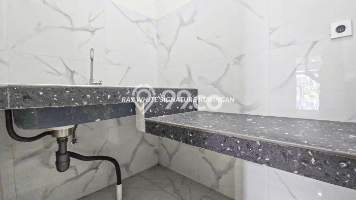 Dijual! Kantor di Pondok Pinang Jakarta Selatan LT 965m2 / LB 4000m2 Kawasan Strategis Dijual! Kantor di Pondok Pinang Jakarta Selatan LT 965m2 / LB 4000m2 Kawasan Strategis