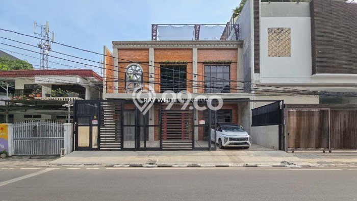 Ready to Use! Luxury House LT 308m2 Desain Elegan di Setiabudi Ready to Use! Luxury House LT 308m2 Desain Elegan di Setiabudi