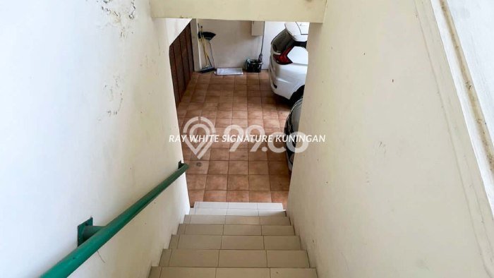 Rumah Luxury Modern Tanpa Renovasi di Pondok Indah Jakarta Selatan Rumah Luxury Modern Tanpa Renovasi di Pondok Indah Jakarta Selatan