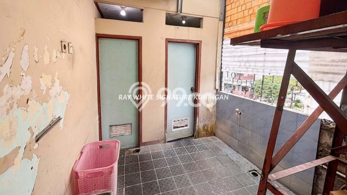 Dijual Rumah Kost di Setiabudi, Jakarta Selatan, 37 KT, 20 KM, Bangunan 459m2 Dijual Rumah Kost di Setiabudi, Jakarta Selatan, 37 KT, 20 KM, Bangunan 459m2
