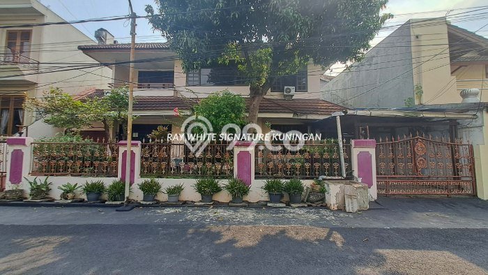 Dijual Rumah Premium dengan Fasilitas Sekitar Komplit di Duren Sawit, Jakarta Timur Dijual Rumah Premium dengan Fasilitas Sekitar Komplit di Duren Sawit, Jakarta Timur