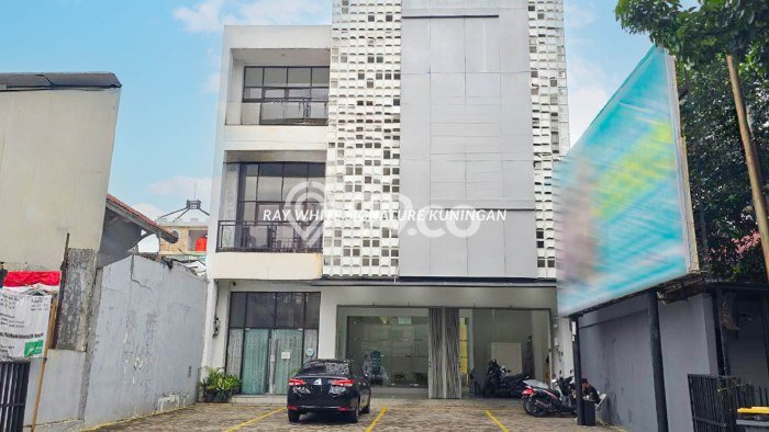 Ruko Dijual di Tangerang Selatan LT 238m2 & LB 471m2 Lokasi Terbaik! Ruko Dijual di Tangerang Selatan LT 238m2 & LB 471m2 Lokasi Terbaik!