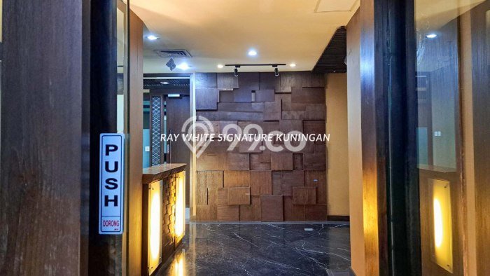 Kantor Disewa di Jakarta Selatan dengan LB 370m2 Area Komersial Ramai Kantor Disewa di Jakarta Selatan dengan LB 370m2 Area Komersial Ramai