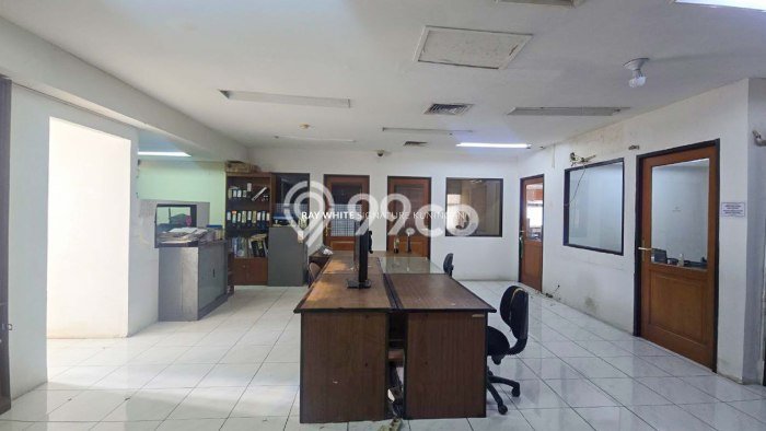 Kantor Dijual di Jakarta Pusat LT 1034m2 & LB 2402m2 Lokasi Terbaik! Kantor Dijual di Jakarta Pusat LT 1034m2 & LB 2402m2 Lokasi Terbaik!