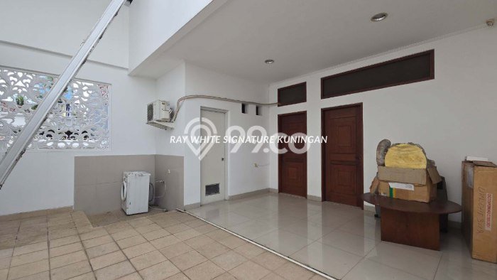 Hunian Elit LB 1000m2 Siap Huni Desain Elegan di patra kuningan, Jakarta Selatan Hunian Elit LB 1000m2 Siap Huni Desain Elegan di patra kuningan, Jakarta Selatan