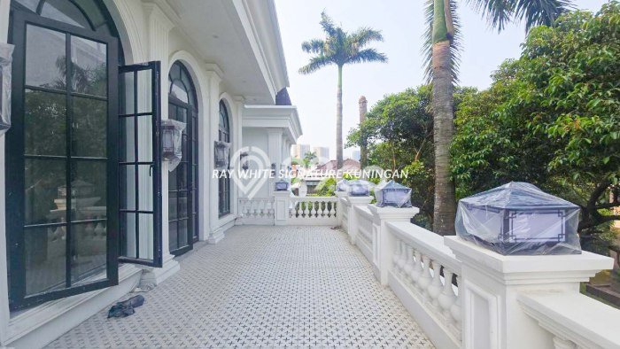 Dijual Rumah Mewah Elegan Dengan View Eksklusif di Pondok Indah, Jakarta Selatan Dijual Rumah Mewah Elegan Dengan View Eksklusif di Pondok Indah, Jakarta Selatan