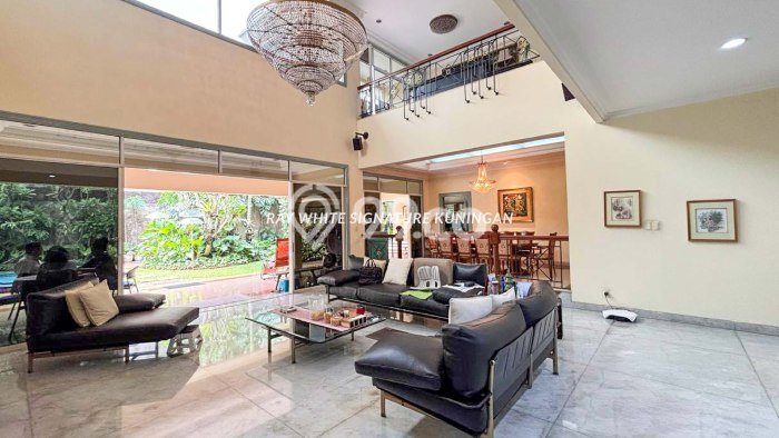 Dijual Rumah Luas Megah Dengan View Eksklusif di Ragunan, Jakarta Selatan Dijual Rumah Luas Megah Dengan View Eksklusif di Ragunan, Jakarta Selatan